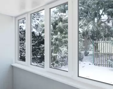 Остекление балкона зимой